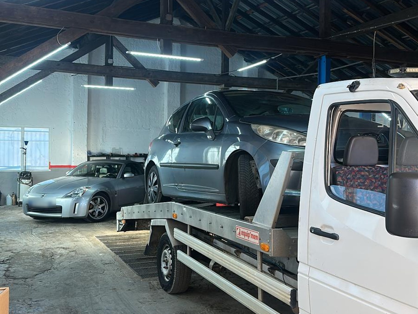 The Fensch Car Service recovery truck with a vehicle loaded, in the Nilvange workshop