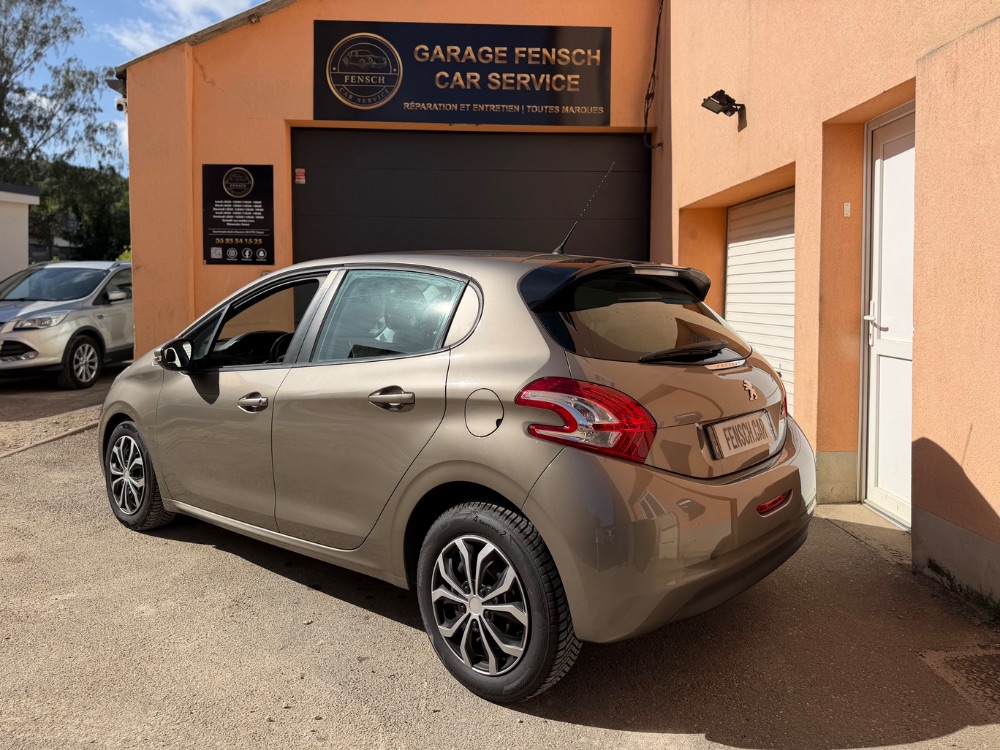 Peugeot 208 1.6 HDi 92 ch – 2013 — photo 2