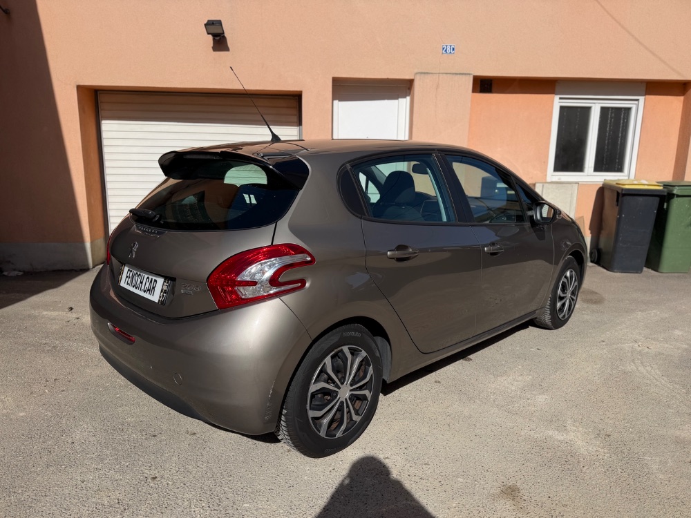 Peugeot 208 1.6 HDi 92 ch – 2013 — photo 4